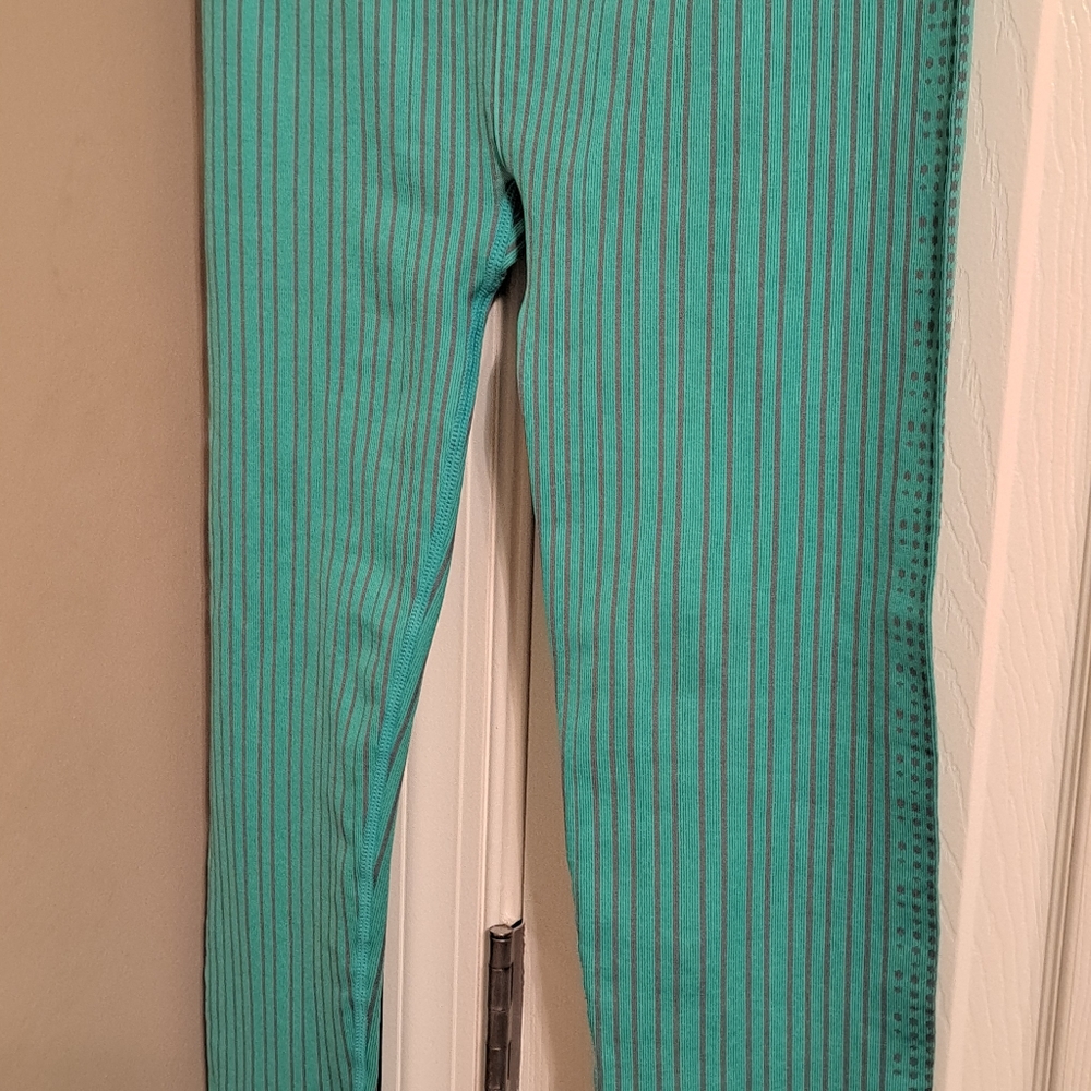 Fabletics Teal Striped High-Waisted Leggings NWOT Inseam approx 26.5 in - Picture 3 of 8